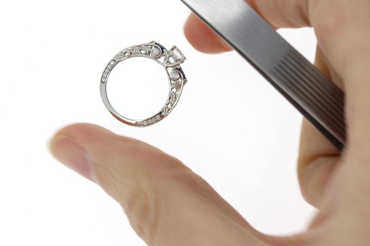 Unique+diamond+engagement+ring