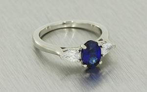蓝宝石和钻石戒指